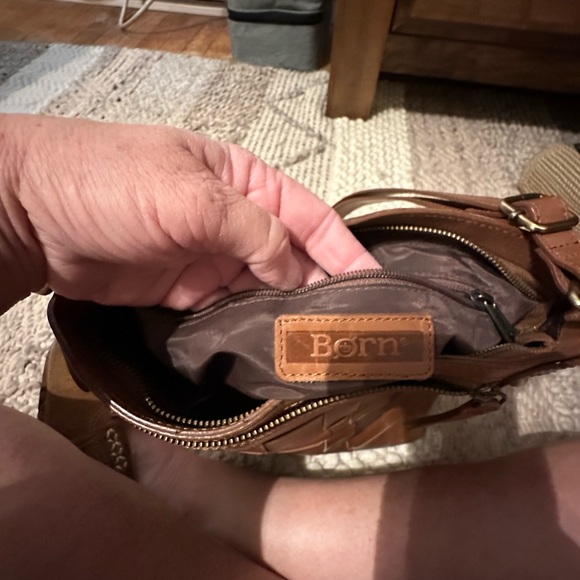 Born vegan leather bucket bag. In used but good condition. - Picture 4 of 4